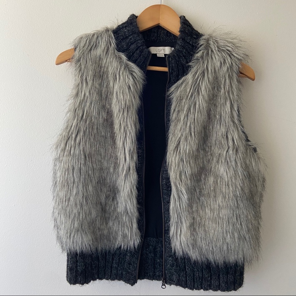 Woman’s LOFT Size XS Vest Faux Fur Zip Front Gray